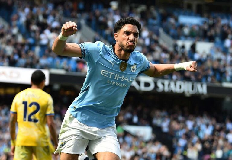 Aa1cntzh | Aleumumnews عمر مرموش يحتفل بتسجيل الهدف الثاني لمانشستر سيتي أمام كريستال بالاس في الدوري الإنجليزي الممتاز لكرة القدم يوم 12 أبريل نيسان 2025