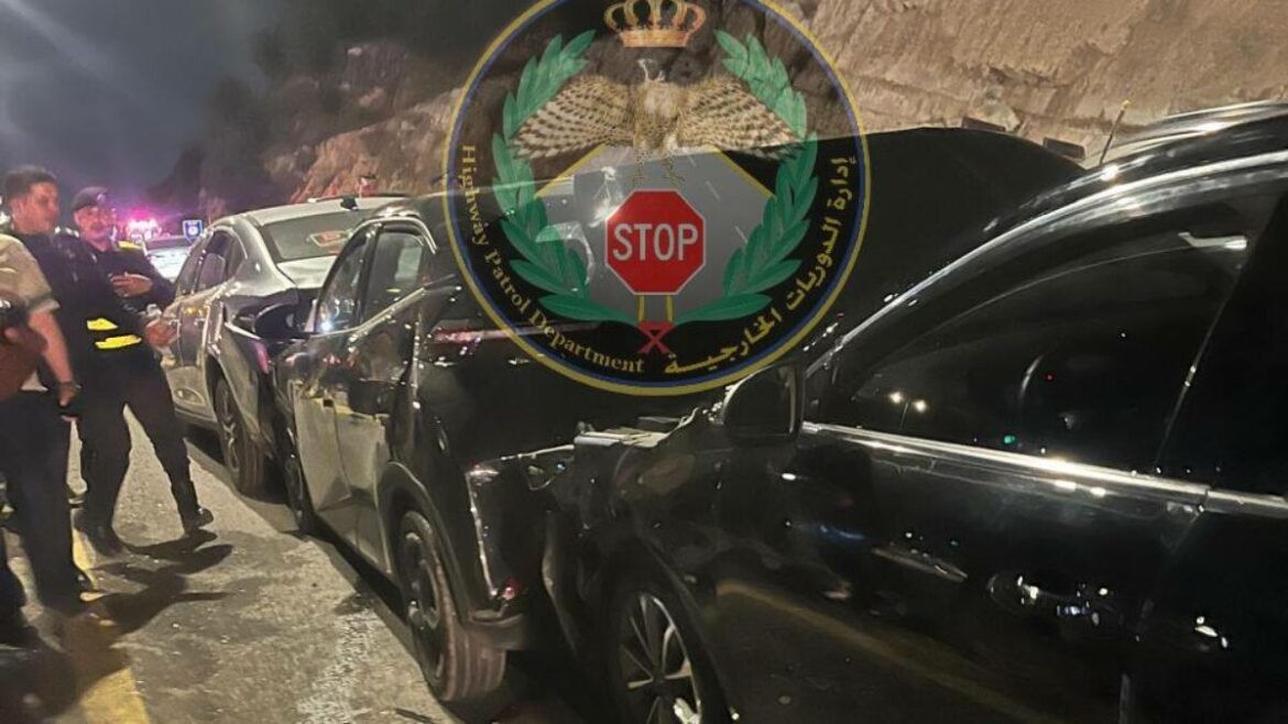 Nighttime multi-car crash on a road, police officers and bystanders near the damaged vehicles; a round emblem overlays the scene.