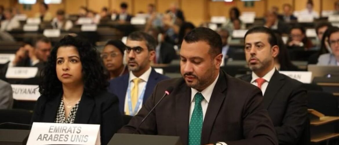 Delegates seated at a formal conference, with a sign reading Emirats Arabes Unis in the foreground.