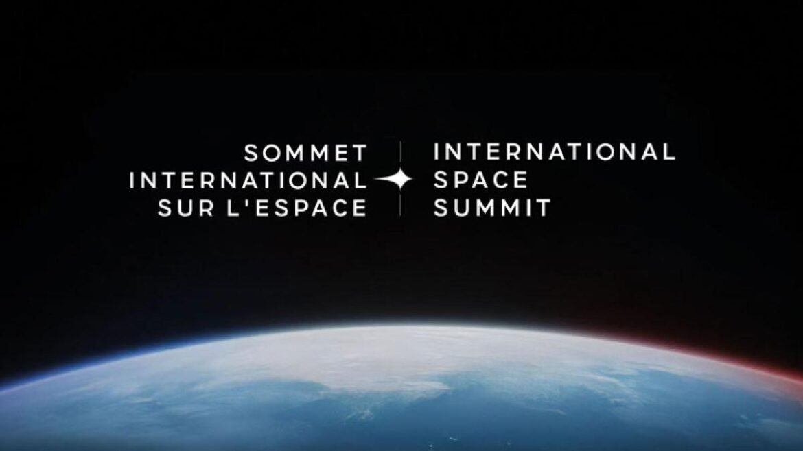 Banner for the International Space Summit showing Earth's curved horizon at the bottom and a starburst emblem with bilingual title: 'Sommet International sur l'Espace' / 'International Space Summit'.